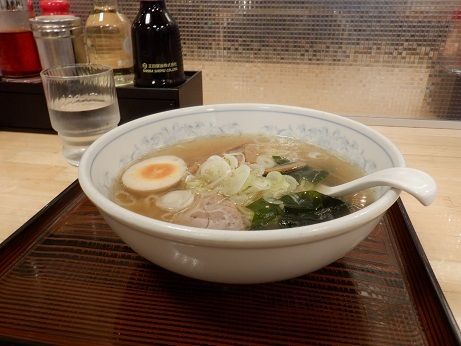 「塩ラーメン　０．５玉」@ぎょうざの満洲 下赤塚駅店の写真
