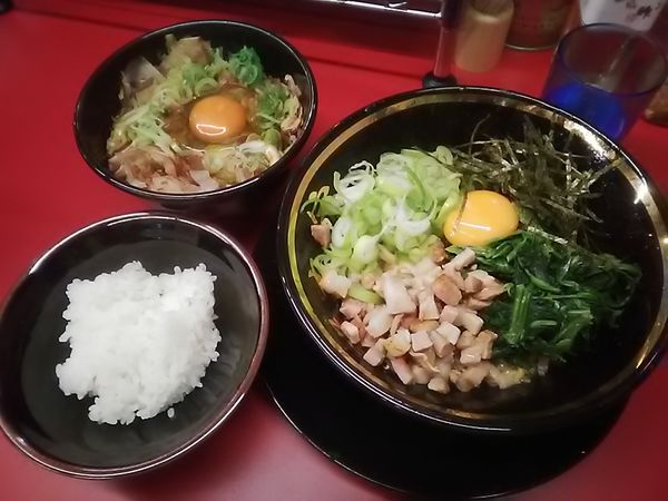 「油そば(700円)」@家系ラーメン王道家直伝 との丸家 松飛台店の写真