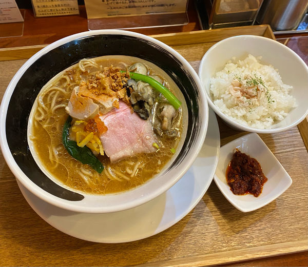 「期間限定・牡蠣の赤味噌そば ¥980 and so on」@麺処しろくろの写真