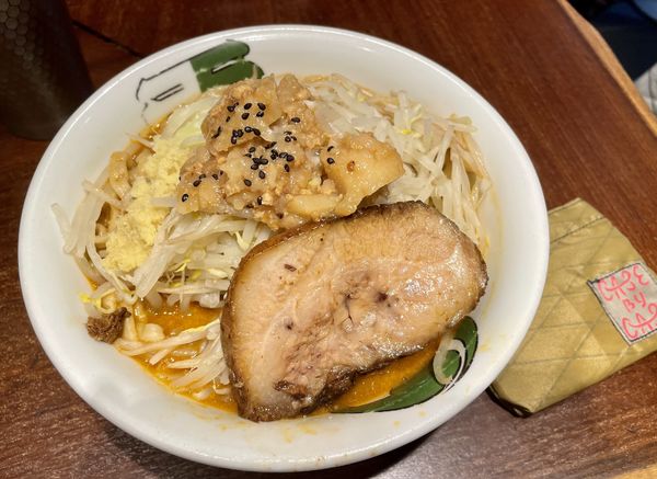 「雷味噌並ショウガ豚ウデ肉」@ラーメン 雷 東京本丸店の写真