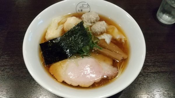 「特製ワンタン麺ハーフ黒だし1000円」@八雲の写真
