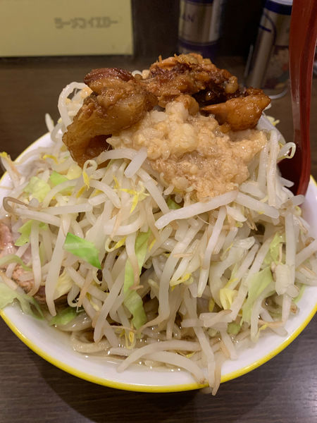 「ラーメン並（300g）＋ヤサイ＋アブラマシマシ 850円」@ラーメン イエロー 御徒町店の写真