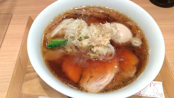 「鮭だしらぁ麺+名古屋コーチン味玉+ワンタン」@ラーメンWalkerキッチンの写真