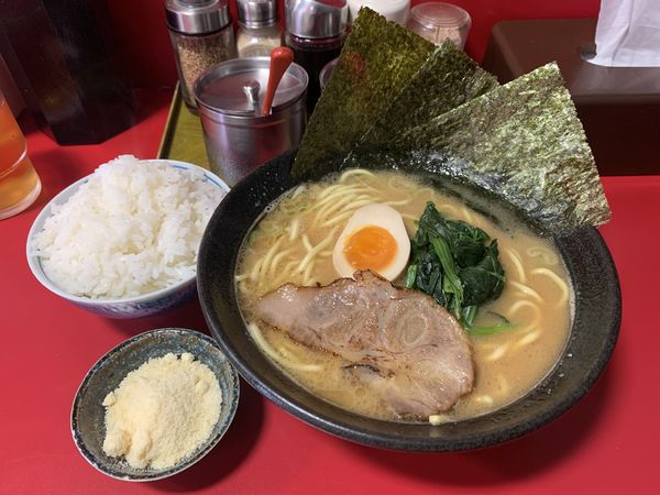 「豚骨醤油」@横浜ら～めん 源泉 中田店の写真