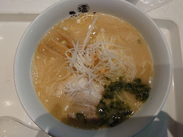 「塩ラーメン大盛」@塩らーめん ひるがおEX 品川キッチンの写真