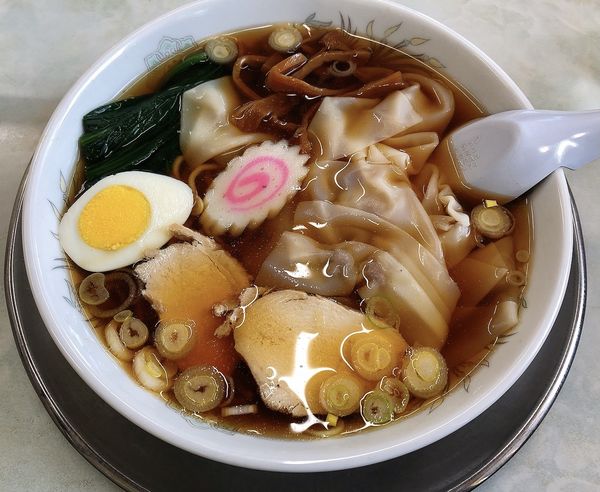 「ワンタン麺（700円）」@盛信軒の写真