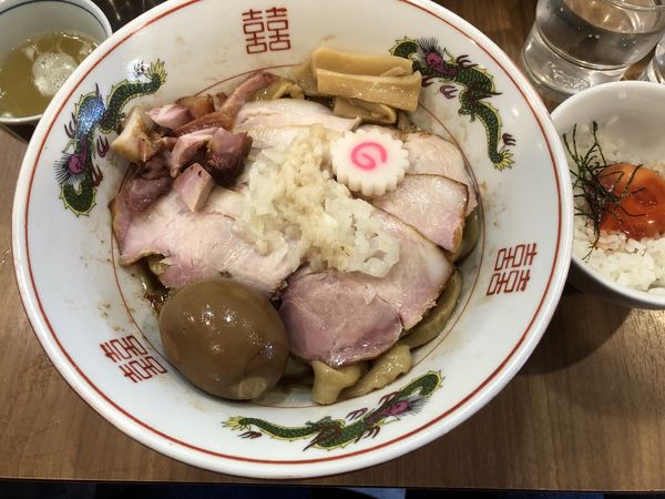 「チャーシュー味玉油そば　漬け卵黄丼」@MENクライの写真