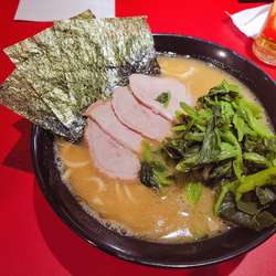 ラーメン(醤油とんこつ)に、ほうれん草増し