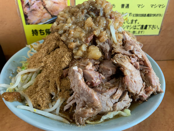 「中ラーメン　豚マシ　魚粉　ヤサイマシアブラマシマシ」@立川マシマシ ロイヤルスープの写真