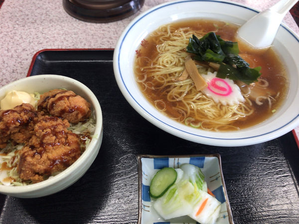「らーめんとミニからあげ丼 790円」@幸楽の写真