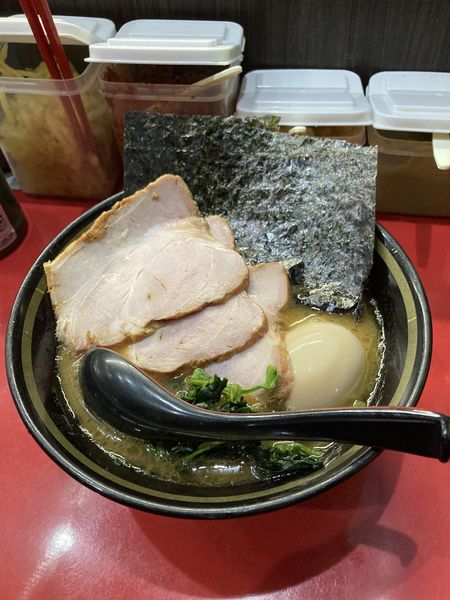 「チャーシューメン3枚＋味玉＋ビール」@横浜家系ラーメン 宗八 柏本店の写真
