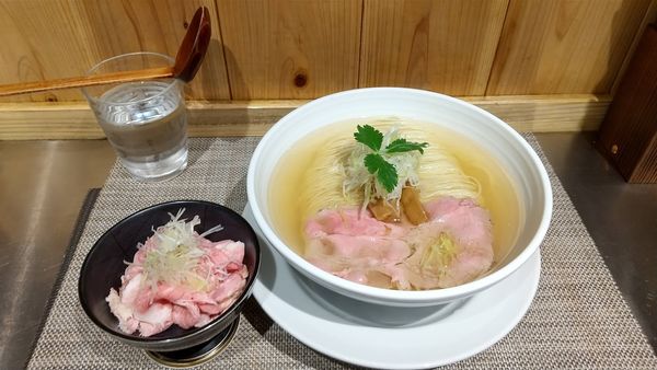 「塩そば(特大)＋肉増し 1050円」@成城青果の写真