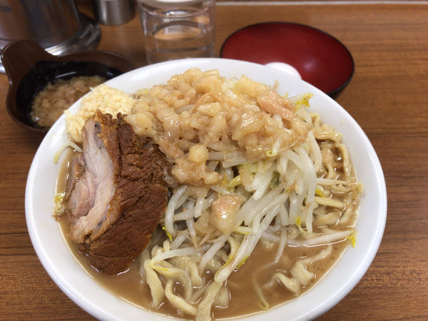 「ラーメン350g(ニンニク、アブラどでん)+生玉子 900円」@ラーメンの店 どでん 北浦和店の写真