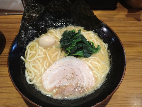 「ラーメン(醤油)」@横浜家系ラーメン 横浜道 新宿西口店の写真
