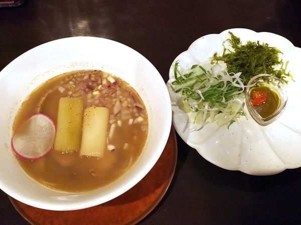 「アグリワールドの葱八方出汁含ませ煮とアゴ出汁潮soba」@sobabar Ciliegioの写真