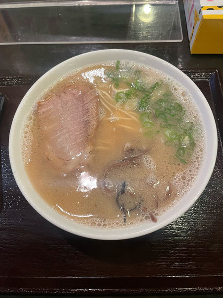 「ラーメン(690円)＋替玉無制限(280円)」@九州とんこつ のげら～ 桜木町本店の写真