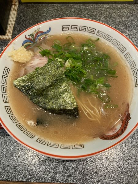 「とんこつラーメン¥700＋生にんにく¥50」@カウンターアタックの写真