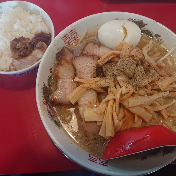 「とんしおチャーシュー850円、メンマ100円、ライス小50円」@大ちゃんらーめんの写真