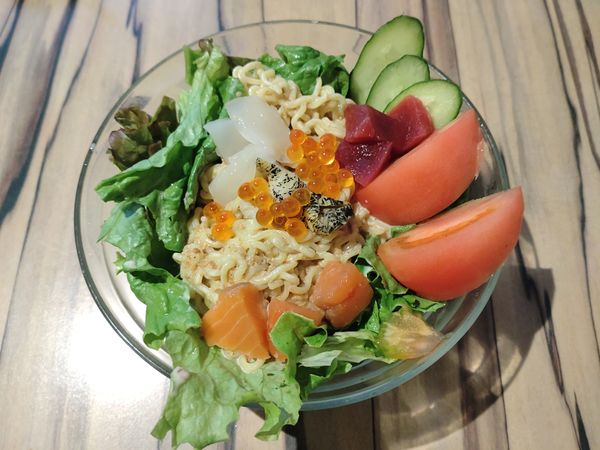 「海鮮ラーメンサラダ　８００円＋消費税」@こちら とれたて 根室港の写真