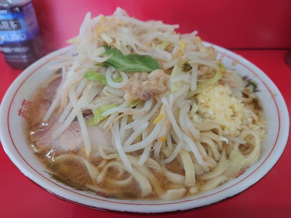 「小ラーメン750円（ヤサイちょい増し、ニンニク、アブラ）」@ラーメン二郎 ひたちなか店の写真