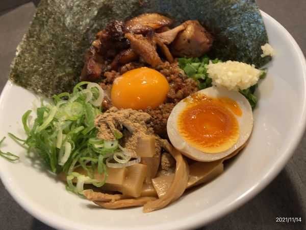 「全部乗せ台湾まぜそば」@麺屋こころ 立川店の写真