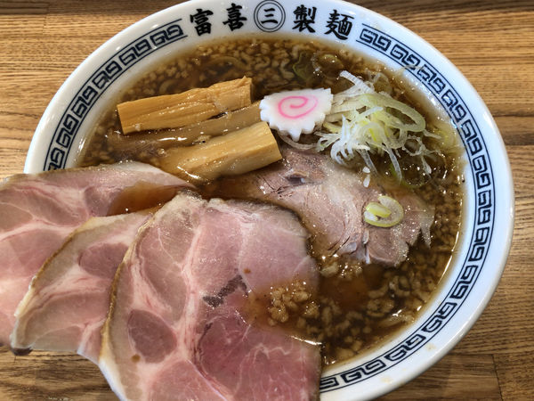 「中華そば(背油有)＋低温調理チャーシュー(無料券)」@千葉栄町富喜製麺所の写真