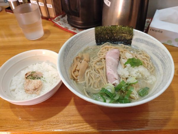 「限定　牡蠣と鯵の煮干しそば　細麺　追い飯付き」@麺屋 ひな多の写真