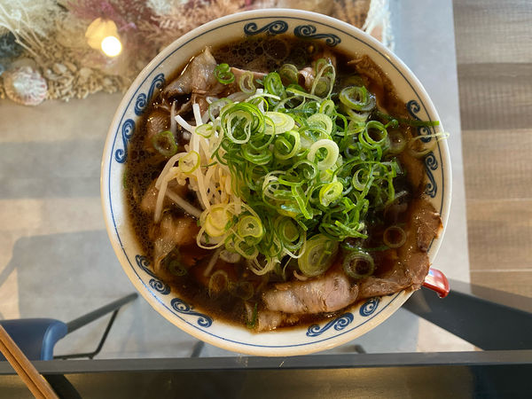 「黒醤油そば肉そば 1,000円　焼き飯(並) 600円」@MENGA-麺雅-の写真