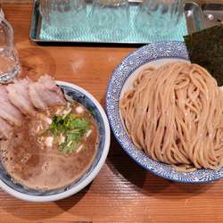 味玉肉入り濃厚つけめん1,100円(特盛(440㌘)110円)胚