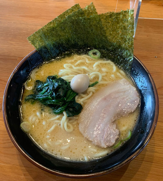 「醤油らーめん+おんたまご飯 ￥780+￥0」@横浜家系ラーメン たくみ家 桜土浦インター店の写真