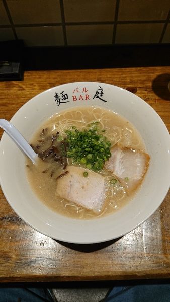 「豚骨ラーメン」@麺BAR庭の写真