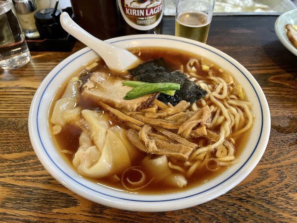 「キリンラガービール ＋ 焼豚皿 → ワンタンメン」@丸長 荻窪本店の写真
