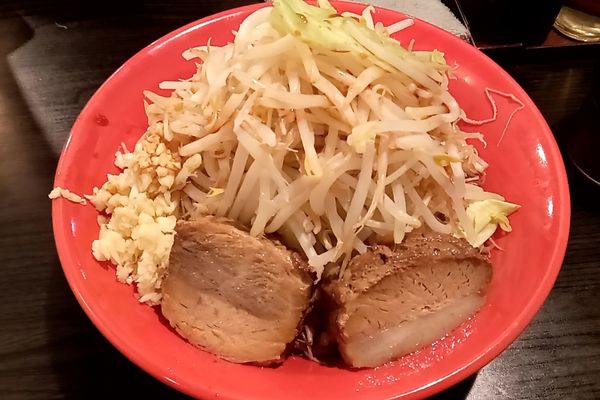 「ブタメン（中）（750円）ニンニクヤサイ」@恵比寿ブタメン 早稲田店の写真