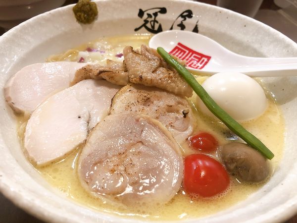 「特製純白湯らぁめん」@らぁめん冠尾 恵比寿西店の写真