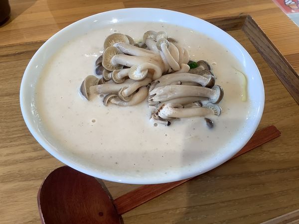 「きのこポタージュラーメン　880円」@ふるさとゴハン食堂の写真