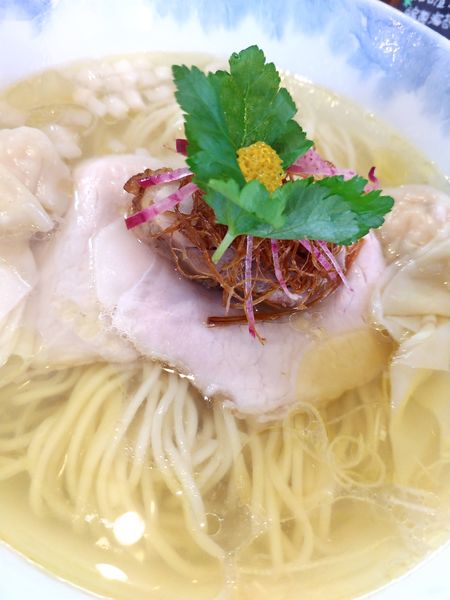 「わんたん入り塩らぁ麺」@Ramen FeeLの写真