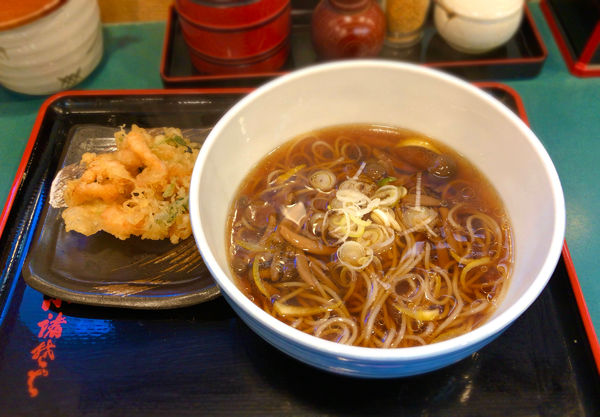 「芝海老のかき揚げそば(490円)」@小諸そば 銀座7丁目店の写真