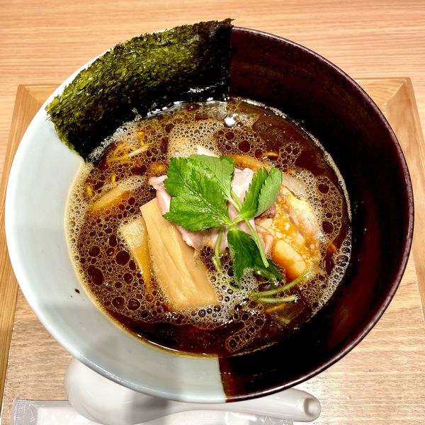 「【中華そば四つ葉】四つ葉ブラック 生姜Ver.￥1200」@ラーメンWalkerキッチンの写真