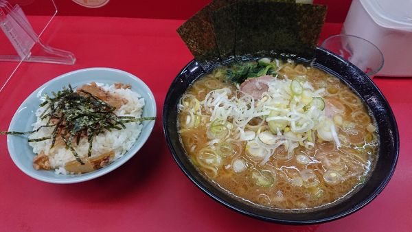「令3・12・13ラーメン中盛り+まぶしご飯+朝ネギ計1040」@ラーメン杉田家の写真