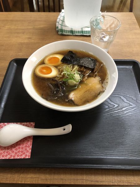 「醤油ラーメン＋味玉」@らーめん戸丸屋の写真