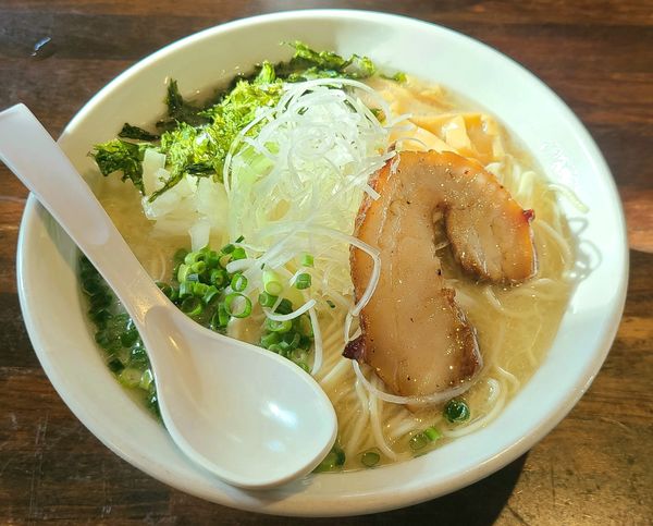 「濃厚鶏白湯(塩)+大盛」@麺屋 飛翔の写真