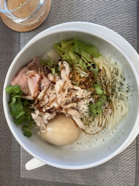 「味玉鶏ほぐし鷄白湯そばsio」@鶏らぁ麺laboの写真