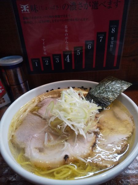 「塩 モモ850円(LEVEL2)お昼中盛サービス」@元祖一条流がんこラーメン たま館分店の写真