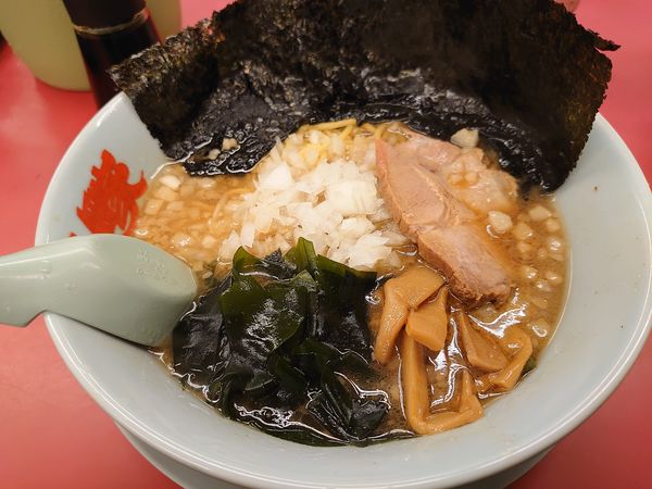 「プレミアム醤油とんこつラーメン のり」@山岡家 狭山店の写真