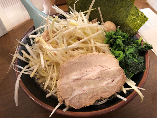「ネギラーメン　麺硬め」@横浜家系ラーメンとりとんの写真
