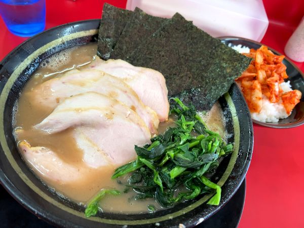 「塩チャーシュー麺＋半キムチまぶし」@家系ラーメン 王道 いしいの写真