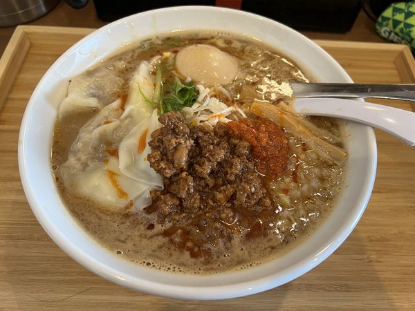 「限定濃厚辛味噌らぁめん1000円+肉雲呑150円＋煮卵100」@らぁめん 麺彩家の写真