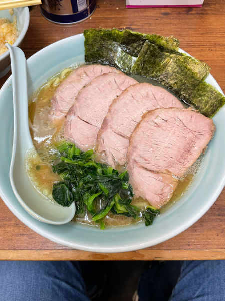 「チャーシューメン+生卵＋サービスライス」@横浜ラーメン 武蔵家 国領店の写真