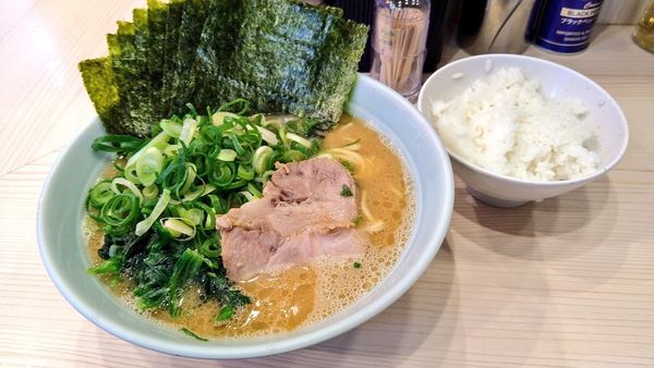 「ラーメン(味濃･麺硬)+海苔･九条ネギ･ライス(サービス)」@家系 武の極みの写真