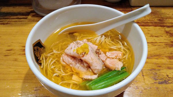 「サーモンらーめん」@真鯛らーめん 麺魚の写真